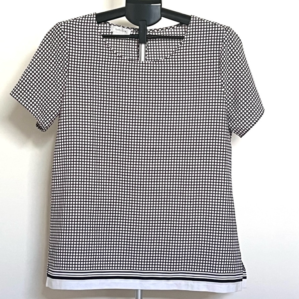 Women’s Short Sleeve Black and White Printed Blouse VanHeusen Size Large